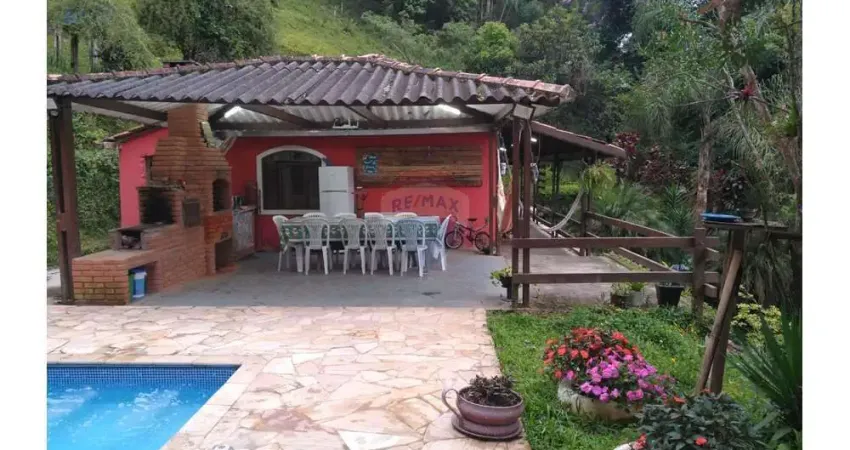 Linda chácara com 5000m² em Suzano