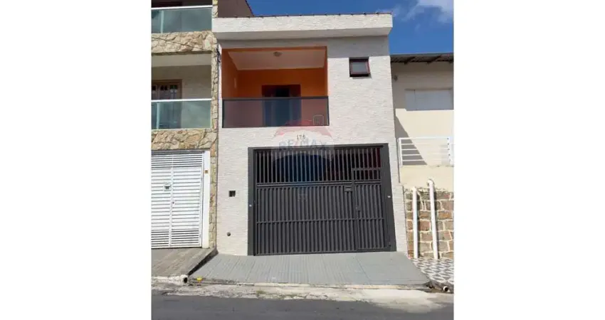 Encantador Sobrado à Venda no Jardim Santa Lídia