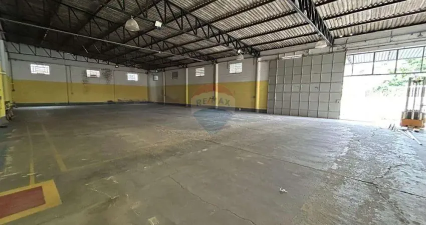 Galpão 750m² com terreno amplo e excelente visibilidade – mauá