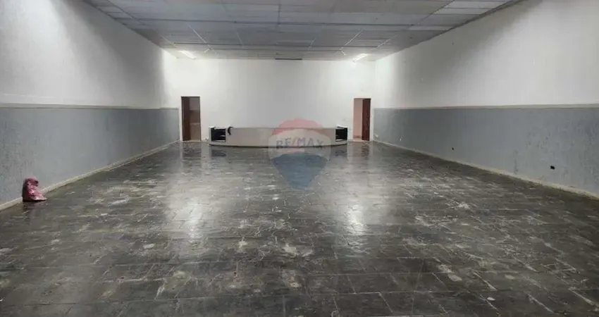 Amplo salão comercial - ao lado da estação ferroviária guapituba