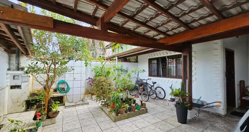 CASA FRENTE RUA EM PERFEITA LOCALIZAÇÃO DO CENTRO DE BERTIOGA !!