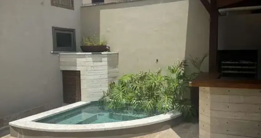 BELISSIMA CASA  NO CENTRO DE BERTIOGA PERTO DA PRAIA.