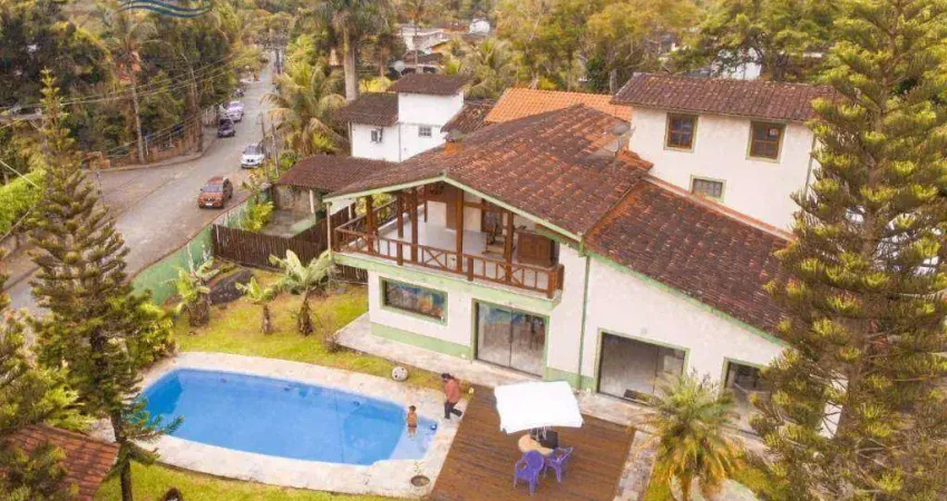 Casa em ampla terreno com 4 suítes à venda, 593 m² por R$ 12.000.000 - Água Branca - Ilhabela/SP