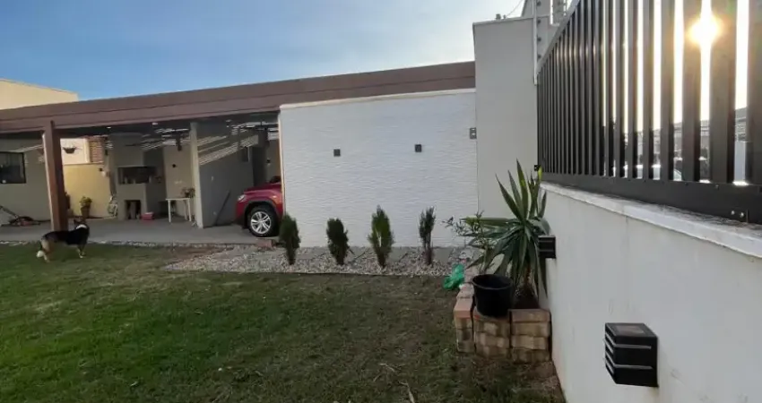 Linda casa a venda em tijucas,  aceitamos terreno e carro na negociação!
