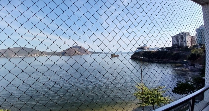 Apartamento lindo de 4 quartos com 1 suíte , frente mar!