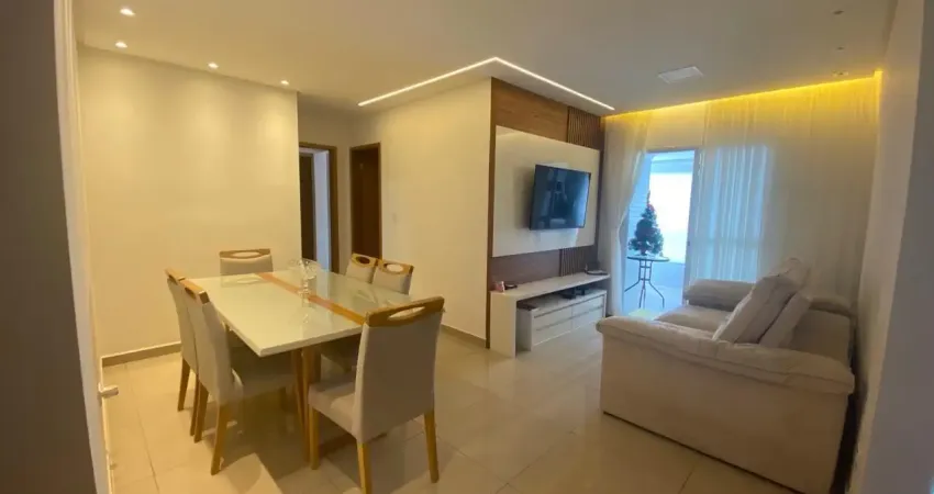 Excelente Apartamento com 2 dormitórios, localizado na Guilhermina à 2 quadras da Praia.