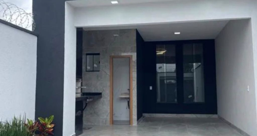 Linda casa alto padrão 3 quartos com suite, quintal, escelente localização no Residentia Santa Fè