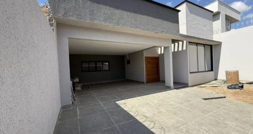 OFERTA! Casa 3 suites, com piscina e espaço gourmet, nova, alto padrão no Cond. Das Esmeraldas