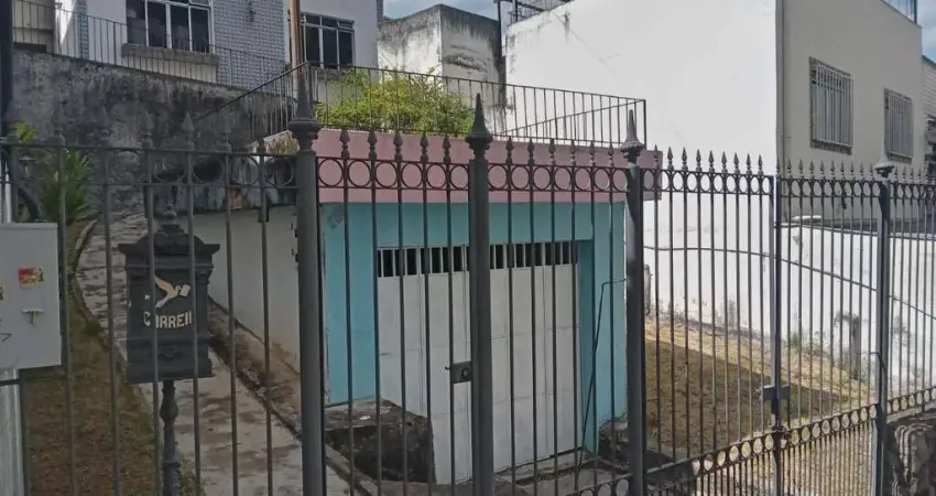 Casa para Venda em Juiz de Fora, São Mateus, 4 dormitórios, 1 suíte, 2 banheiros, 2 vagas