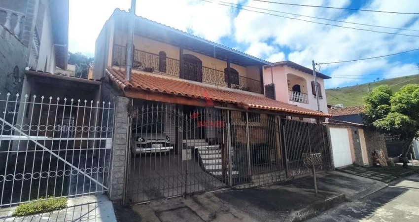 Ampla casa com 5 quartos e área gourmet no Bosque dos Pinheiros!