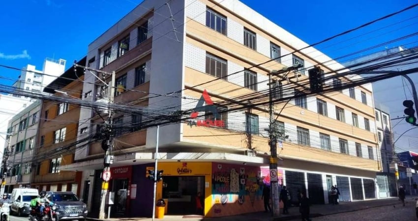 Amplo e claro apartamento de 3 quartos com suíte na Rua Santo Antônio Centro Juiz de Fora