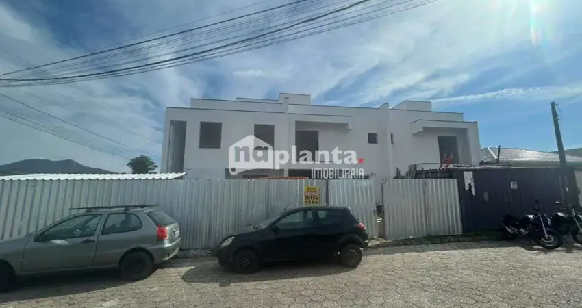 Sobrado à venda no Bairro Forquilhas em São José-SC, com 2 quartos, 2 suítes, 2 vagas