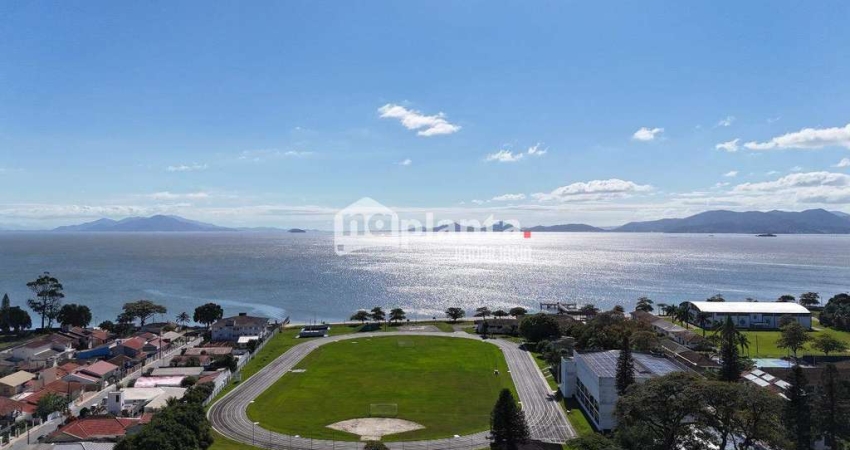 Apartamento à venda no Bairro Estreito em Florianópolis-SC, com 2 quartos, 2 suítes, 2 vagas