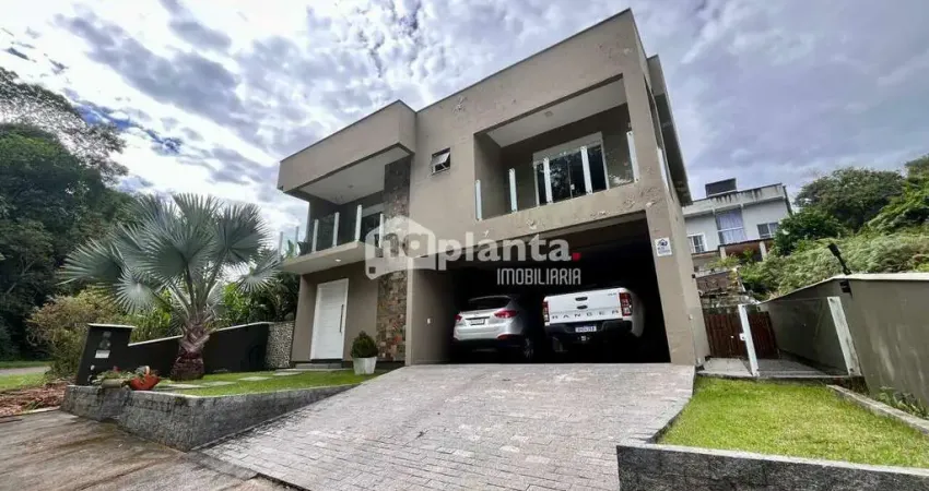 Casa à venda no Bairro Roçado em São José-SC, com 3 quartos, 1 suíte, 2 vagas