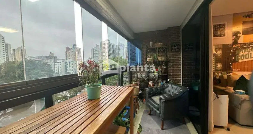 Apartamento à venda no Bairro Kobrasol em São José-SC, com 3 quartos, 1 suíte, 2 vagas