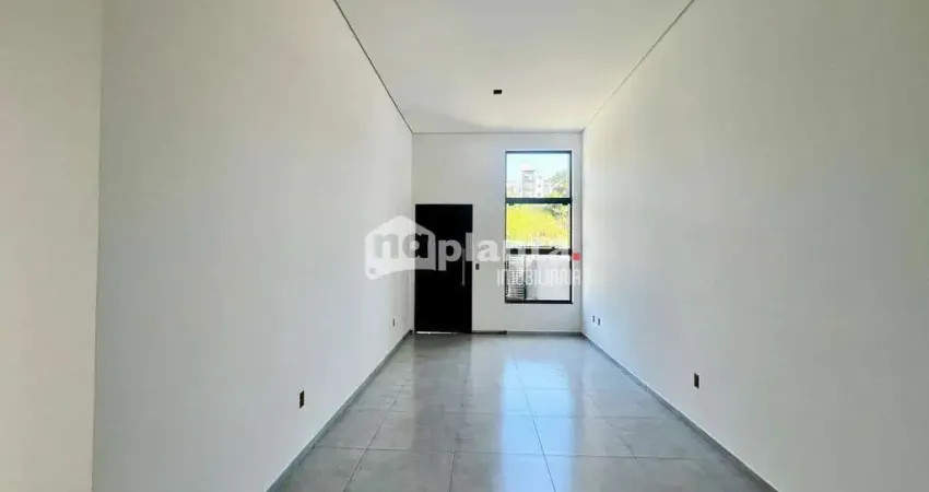 Casa à venda no Bairro Serraria em São José-SC, com 2 quartos, 1 suíte, 2 vagas