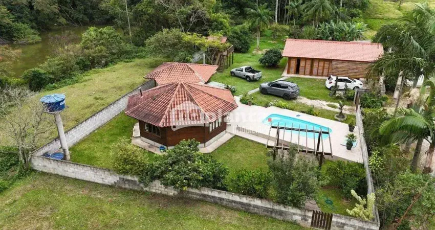 Chácara à venda no Bairro Guarda do Cubatão em Palhoça-SC, com 3 quartos, 1 suíte, 10 vagas