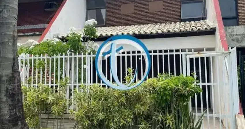 VENDE-SE CASA AMPLA COM VENTILAÇÃO NATURAL EM ITAPUÃ