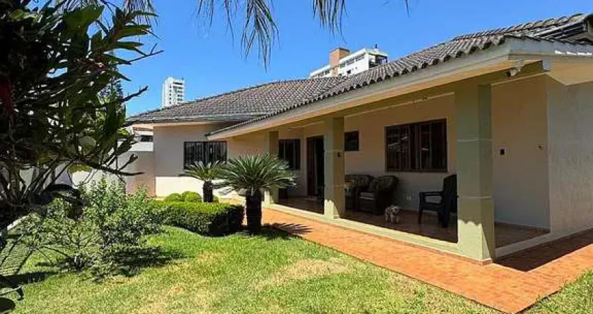 Casa com 3 quartos à venda no Centro, Cascavel