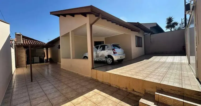 Casa térrea em bairro tranquilo à venda em Valinhos - SP