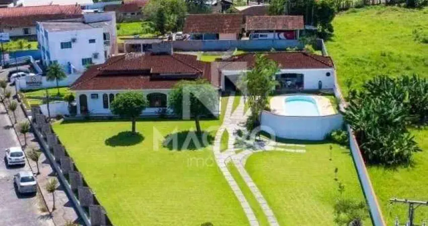 Casa | Centro (Schroeder) | 4 quartos (2 suítes) | 271m²