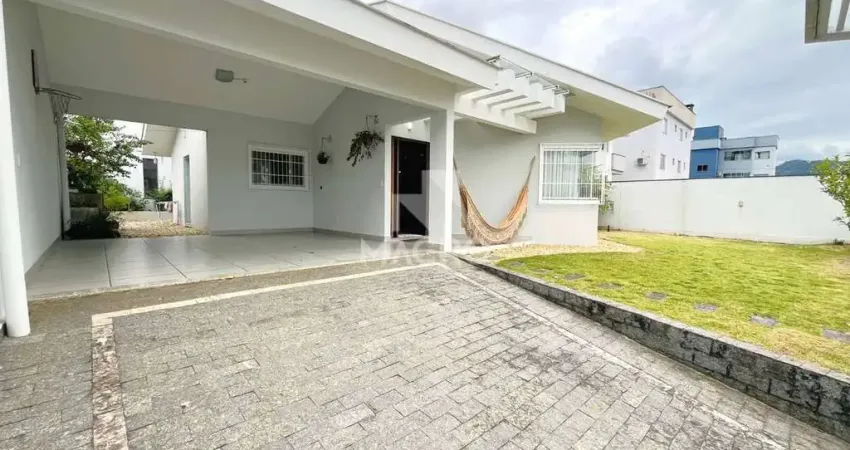 Casa com piscina | três rios do sul | 3 quartos (1 suíte) | 170m²