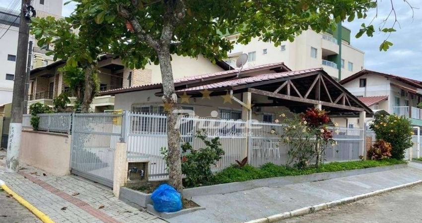 Casa de esquina em Bombas - Bombinhas-SC