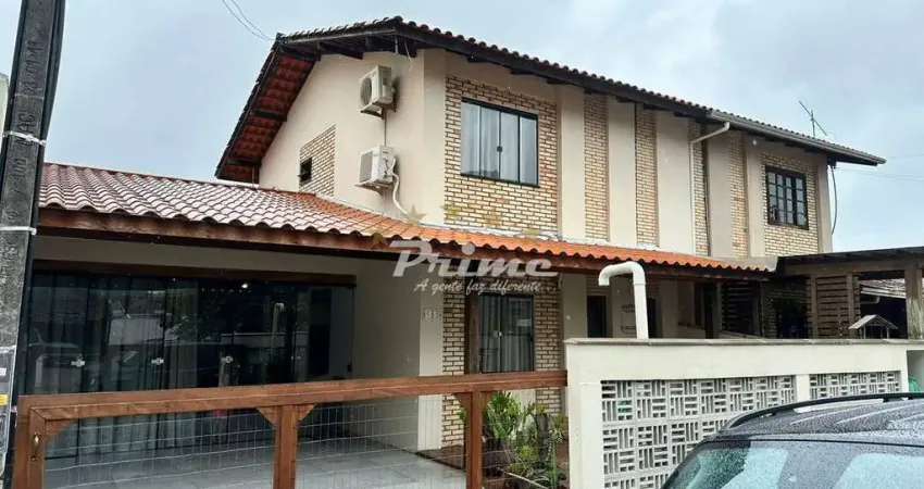 Sobrado geminado á venda no bairro zimbros - 200m do mar - bombinhas/sc