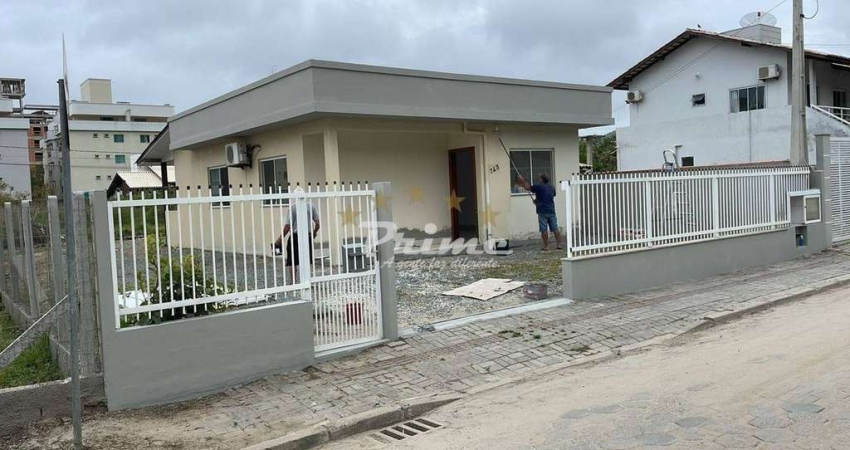 Casa de 2 Quartos à Venda - Bombas - Bombinhas/SC