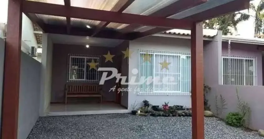 Casa Geminada á Venda no Bairro Zimbros - 2 Quartos(1 Suíte) - Bombinhas/SC