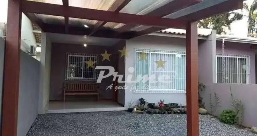 Casa geminada á venda no bairro zimbros - 2 quartos(1 suíte) - bombinhas/sc