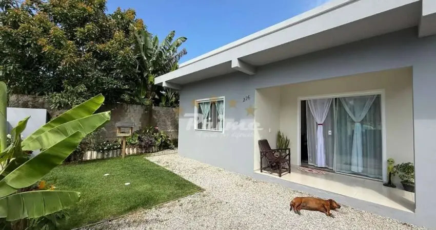 Casa mobiliada com 3 quartos á venda em bombas - bombinhas/sc