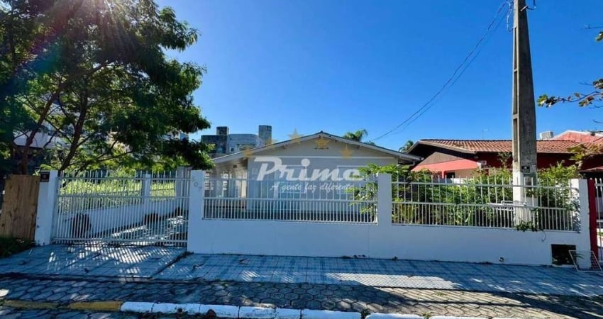 Casa de 4 Quartos à Venda no Bairro Zimbros - Bombinhas/SC