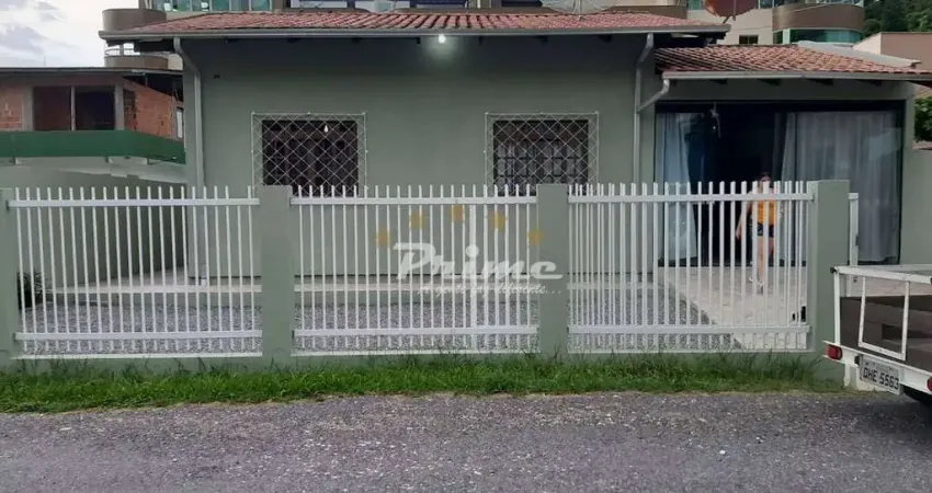 Casa mobiliada de 3 quartos à venda no bairro bombas - bombinhas/sc