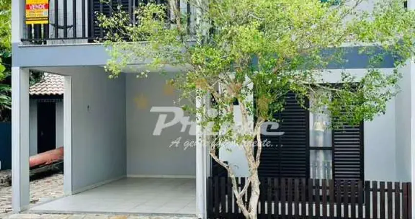 Sobrado a venda de 3 quartos, 90m do mar, no bairro de morrinhos, bombinhas/sc