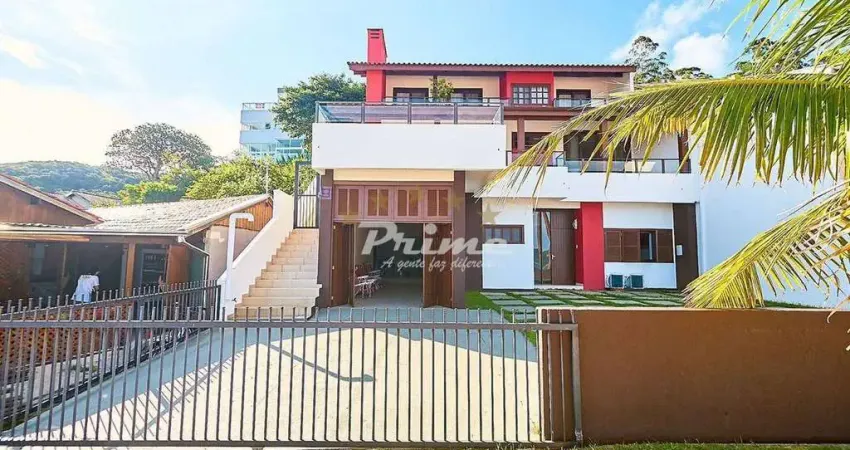 Casa com 6 Dormitórios à Venda - Frente Mar em Zimbros - Bombinhas/SC