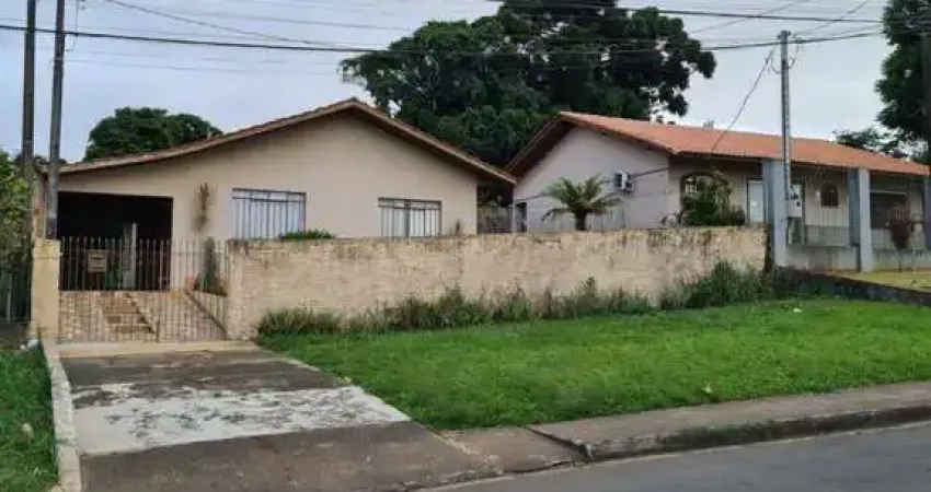 Casa com excelente terreno no Jardim Conceição.