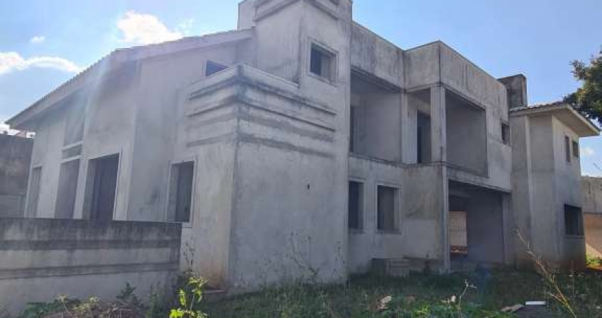 Casa a ser terminada.  Imóvel com potencial comercial.