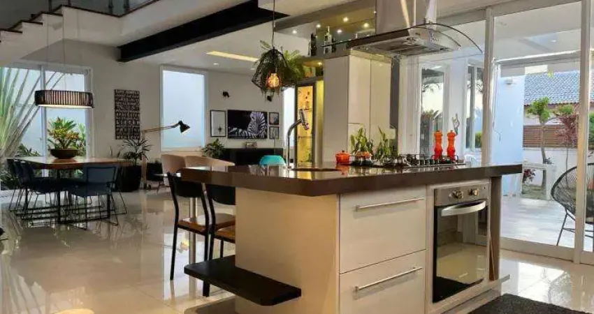 Linda casa em condomínio fechado no Jardim Novo Mundo!