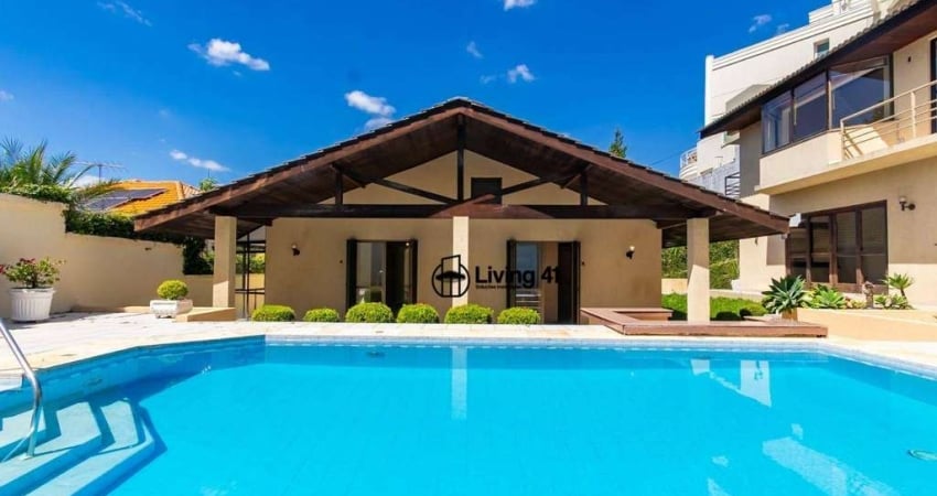 Linda Casa em cond. com Piscina - Santo Inácio.