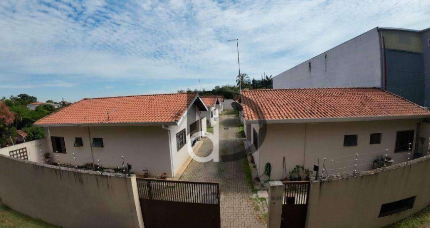Conjunto de 6 Casas de 520,03 m² de área útil bem localizada em uma rua tranquila na Sta Candida, em Vinhedo/ SP