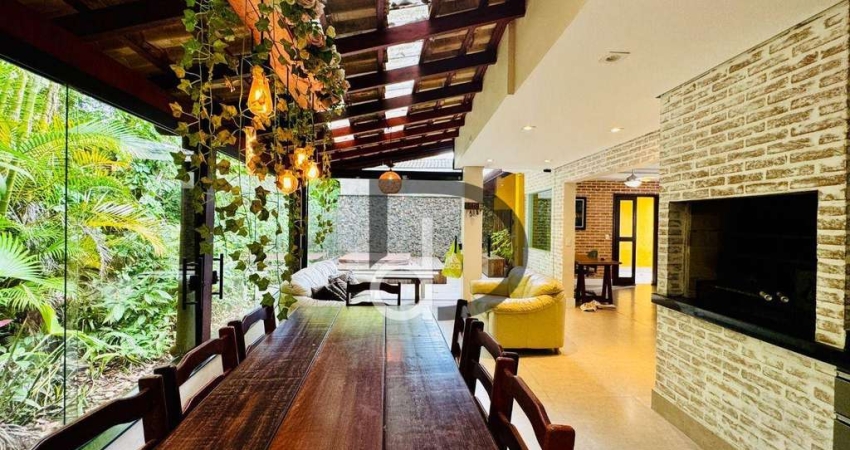 Excelente Casa em Condomínio Village c/ 3 suítes disponível p/ locação anual por R$13.000,00/mês em Riviera de São Lourenço