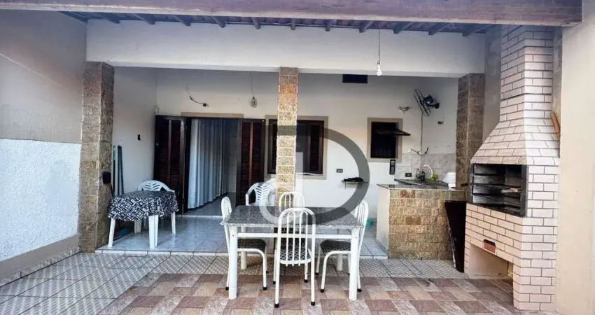 Ótima casa terrea c/ área gourmet a 300m da praia a venda no Indaiá em Bertioga-SP
