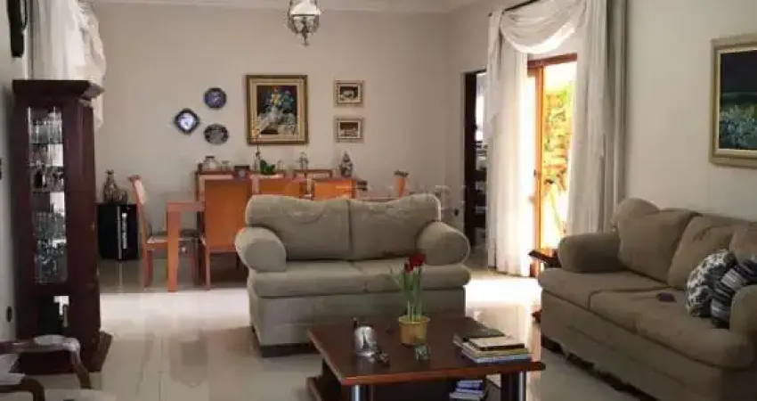 CASA MARAVILHOSA - CONDOMÍNIO JACAREÍ - 3 DORMITÓRIOS (1 SUÍTE)