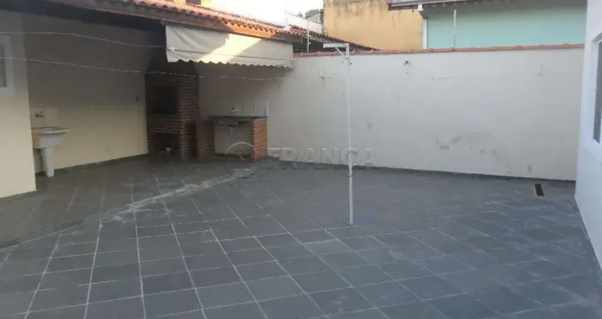 Casa de 03 dormitório a venda no Bairro Cidade Jardim