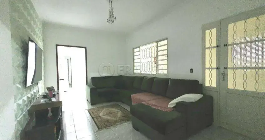 Casa com 2 dormitórios, quintal, espaço gourmet. 1 vaga coberta, excelente localização!