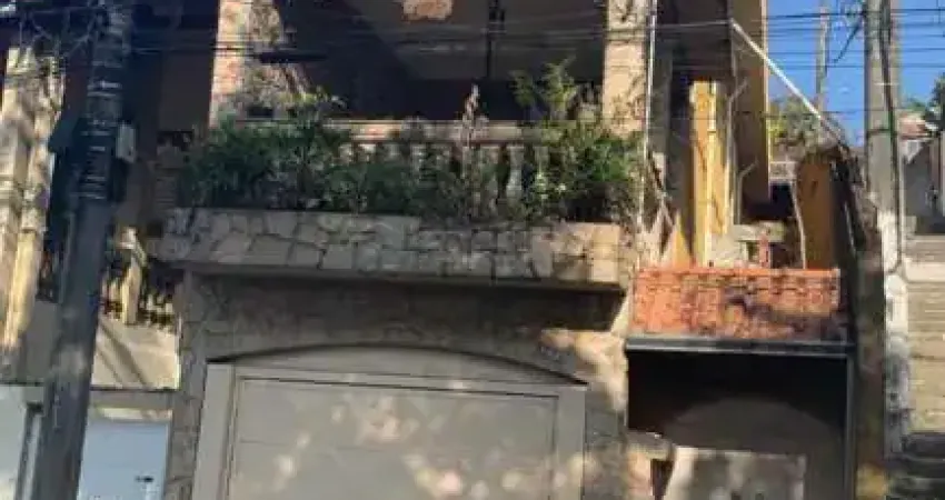 CASA 4 DORMITÓRIOS SENDO 1 SUITE BAIRRO PARQUE SANTO ANTONIO JACAREÍ