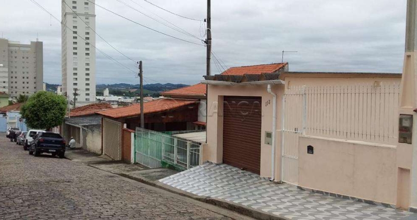Casa de 04 dormitórios ( Sendo 01 Suite ) á venda região central de Jacareí
