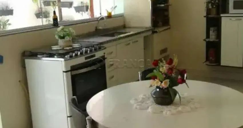 Casa em condomínio 3 dormitórios sendo 2 suítes bairro jardim santa maria jacareí