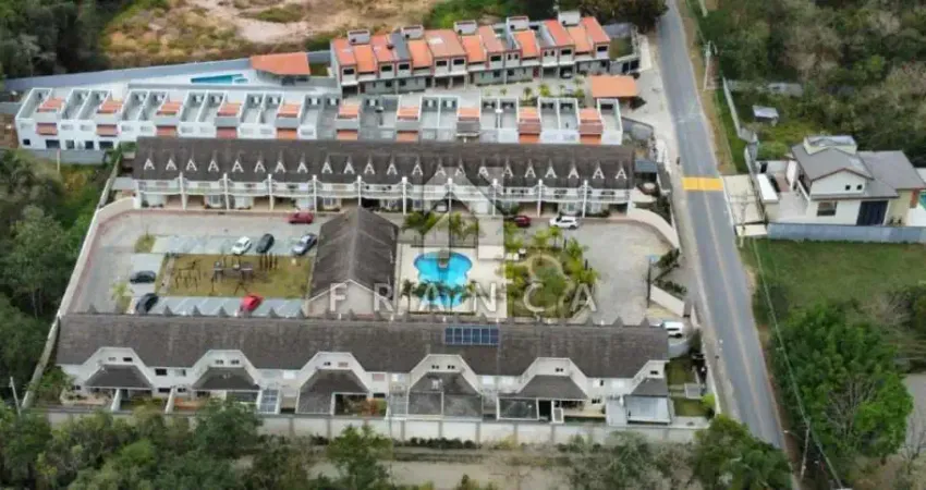 Casa em condominio 03 dormitorios sendo 01 suite - freguesia da escada guararema sp